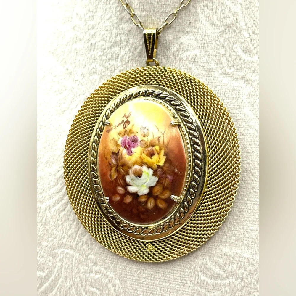 Floral Cameo Mesh  Frame Pendant Gold Tone Vintage Floral Pendant Necklace